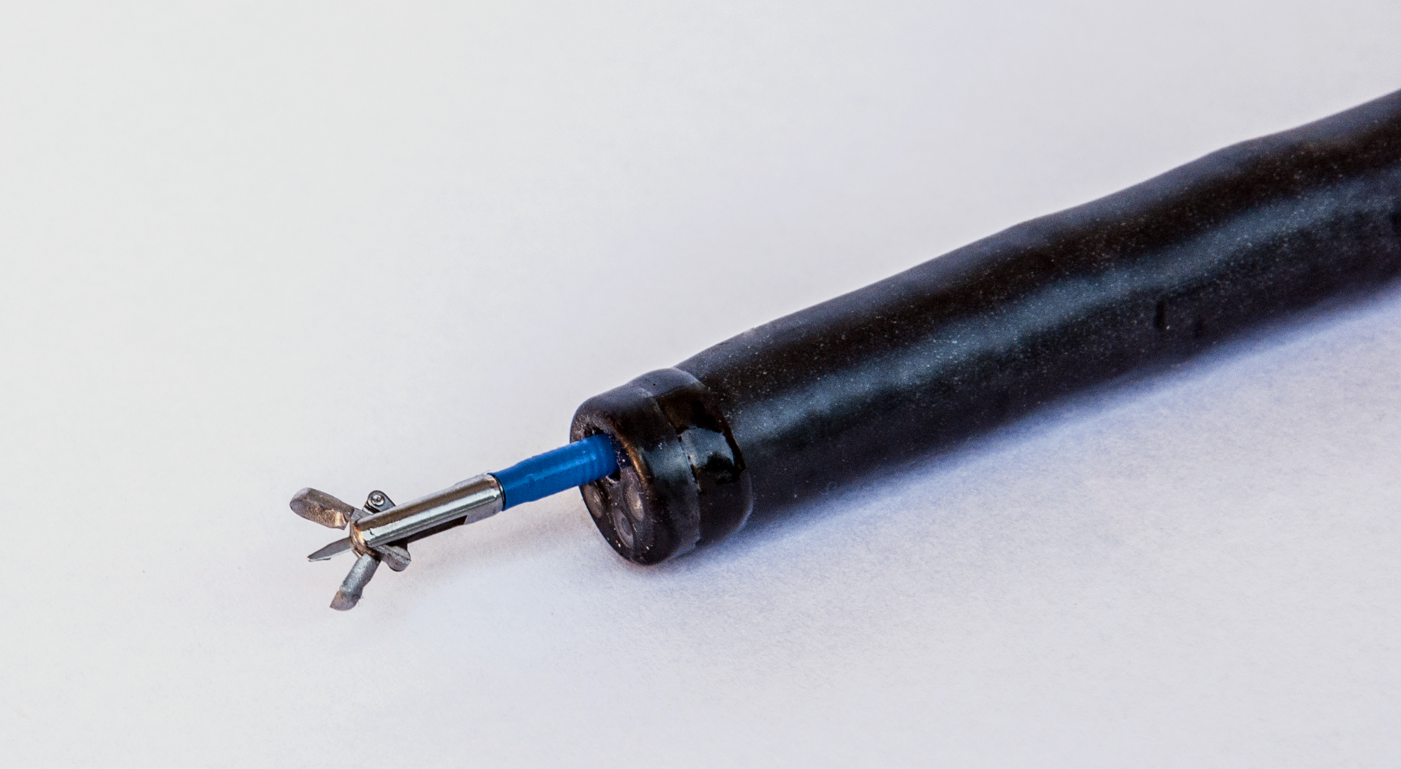 Einweg Biopsiezange mit Dorn (Ø 2.4mm x 1800mm)